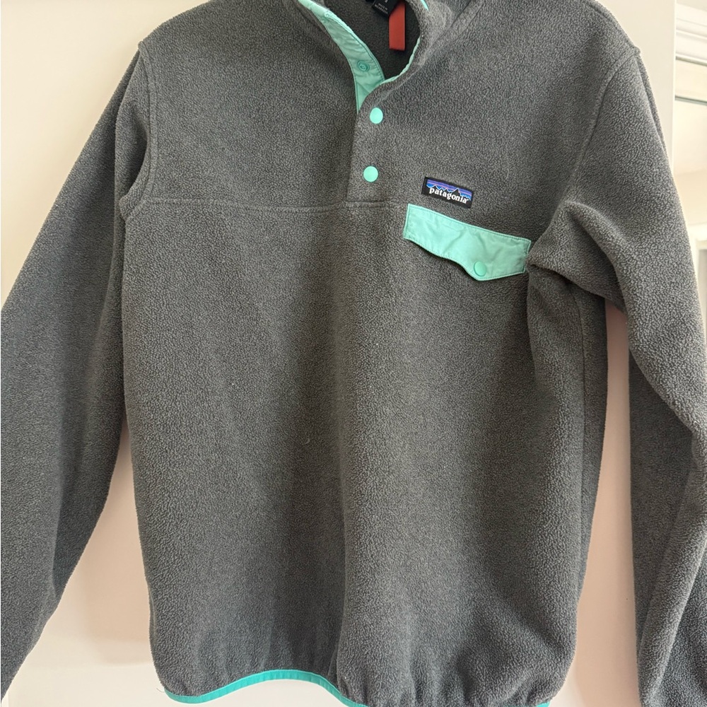 Patagonia Charcoal and Mint Snap-T Fleece